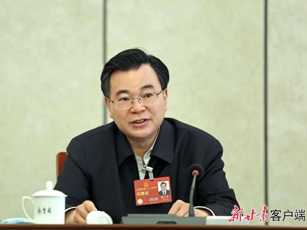 胡昌升在甘肃团审议“两高”报告时说：报告高举伟大旗帜厉行法治精神契合时代要求