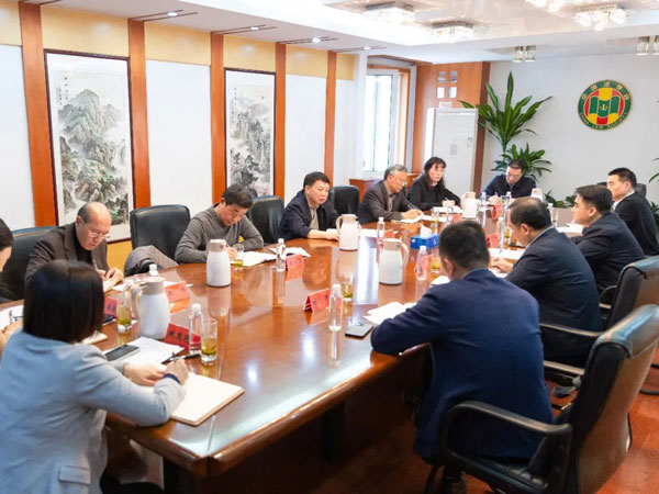 王洪祥与华东政法大学王宏舟肖凯一行座谈 王振江参加